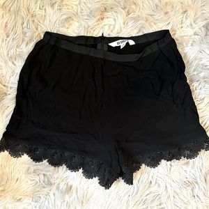 ✨sale✨ BB Dakota Shorts with lace hem
